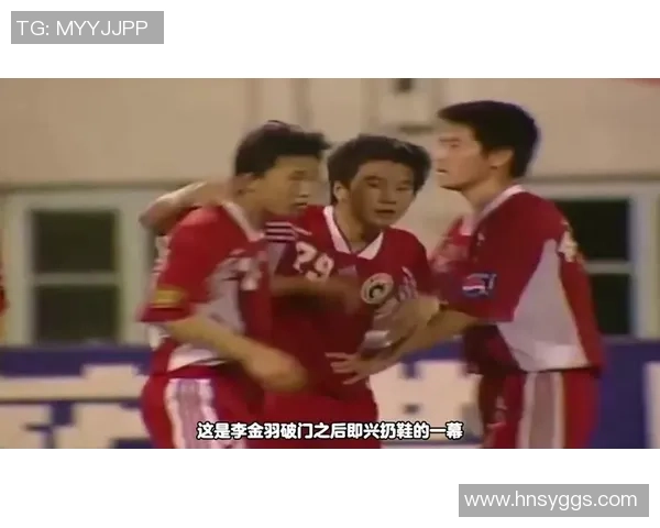 重庆足球明星亲签实体店开业 见证球迷激情与偶像亲密互动